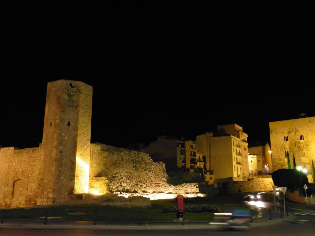 Ferienwohnung Acogedor Apartamento En El Corazon Medieval De Tarragona Exterior foto