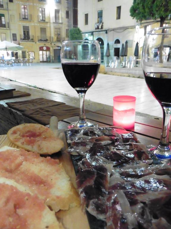 Ferienwohnung Acogedor Apartamento En El Corazon Medieval De Tarragona Exterior foto